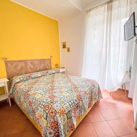 Giallo Napoli מראה חיצוני תמונה