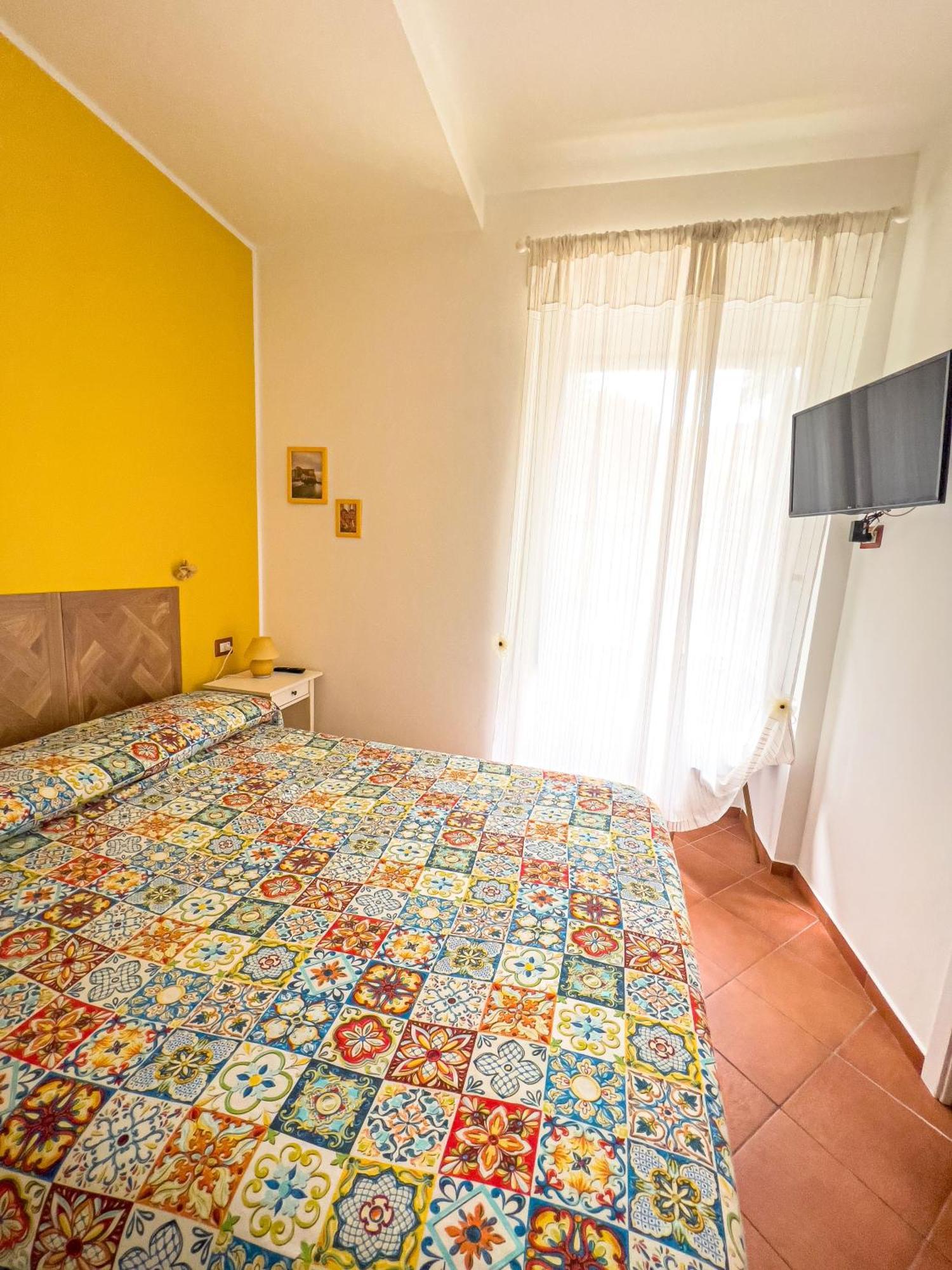 Giallo Napoli מראה חיצוני תמונה